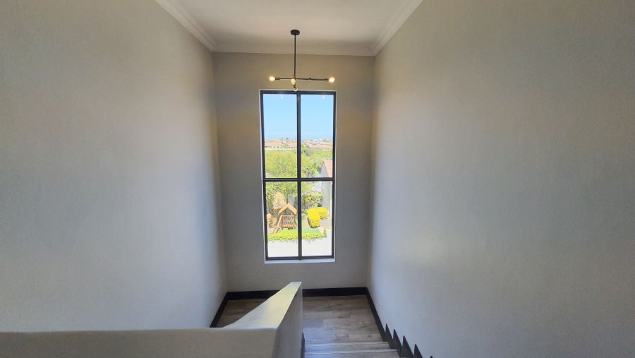 5 Bedroom Property for Sale in Theescombe Eastern Cape